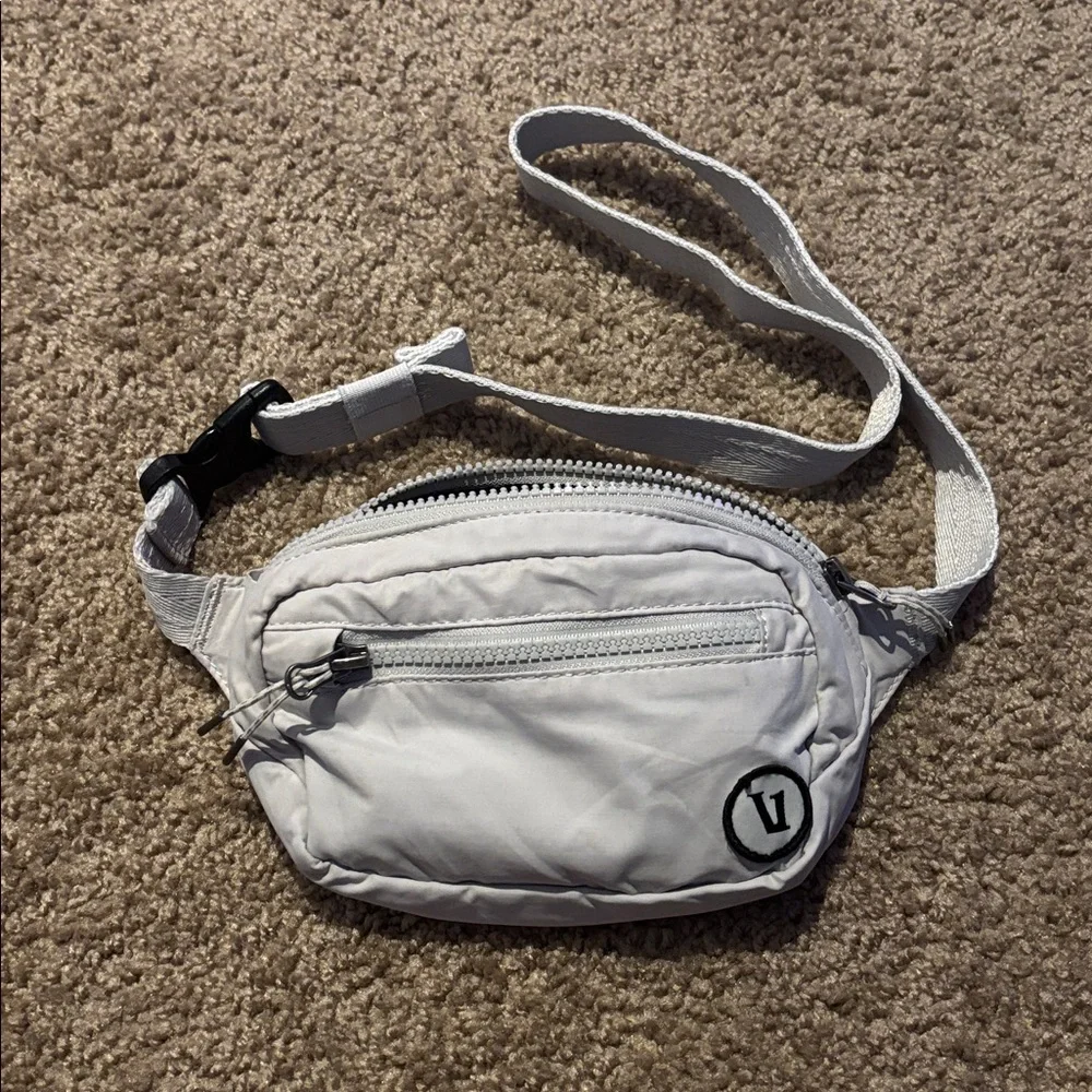 Vuori Hip Fanny Pack - Picture 2 of 4